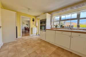 Kitchen/Breakfast- click for photo gallery